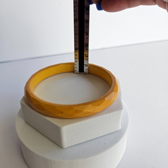 Vtg Bakelite Bangle Faceted Butterscotch Bracelet Mid-Century Retro Charm 2 5/8" - Picture 12 of 13